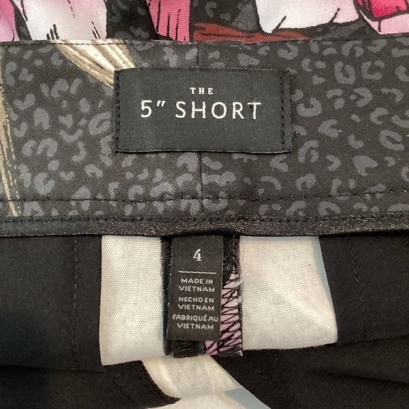 White House Black Market The 5" Short Size 4 Black Floral - Picture 6 of 7